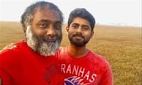 ஓவியம் மட்டுமல்ல மிரட்டுவதிலும் நான் கில்லாடி என்று நிரூபித்திருக்கிறார் ஓவியர் ஏ.பி.ஸ்ரீதர்